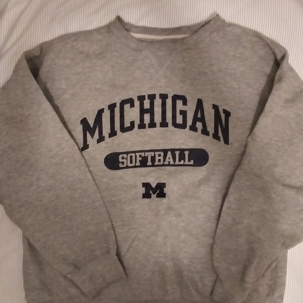 UNIVERSITY OF MICHIGAN SWEATSHIRT